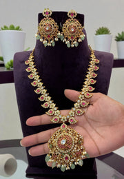 Beautiful short jadav kundan stone necklace without god Motive