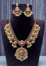 Beautiful jadav kundan stone short necklace