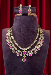 Beautiful gj polish short necklace with green stone