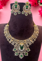 Stunning Gj polish short necklace with green stone