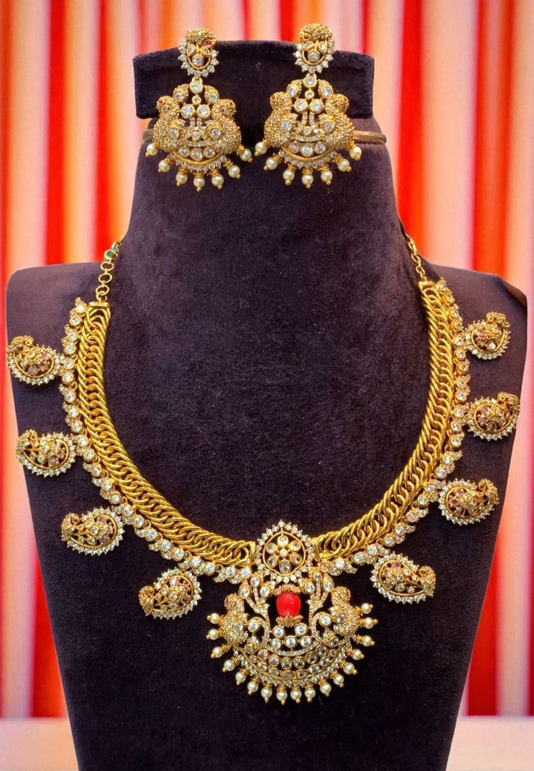 Beautiful short necklace with Jalebi pattern design
