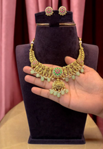 Load image into Gallery viewer, Beautiful short necklace with green stone and guttapusalu hangings
