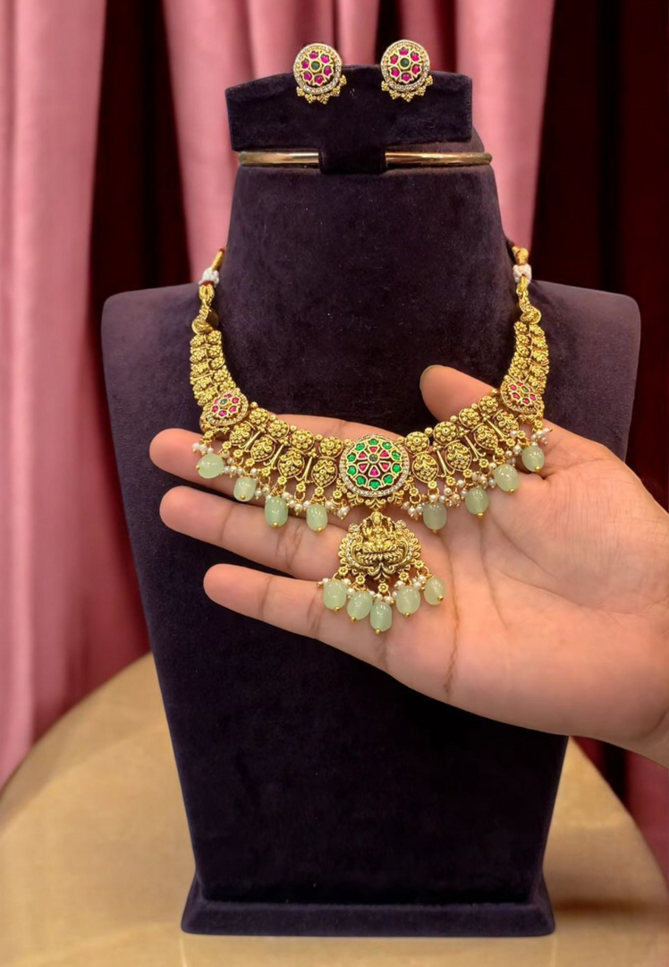Beautiful short necklace with green stone and guttapusalu hangings