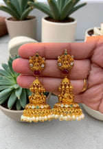Load image into Gallery viewer, Beautiful jumkhas with Laxmi Devi motive
