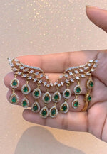 Load image into Gallery viewer, Beautiful earcuffs with green stone