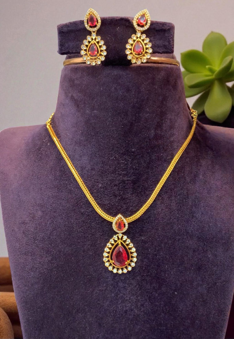 Beautiful short necklace with green stone