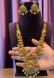 Beautiful short haram with nakshi finishing and without god Motive