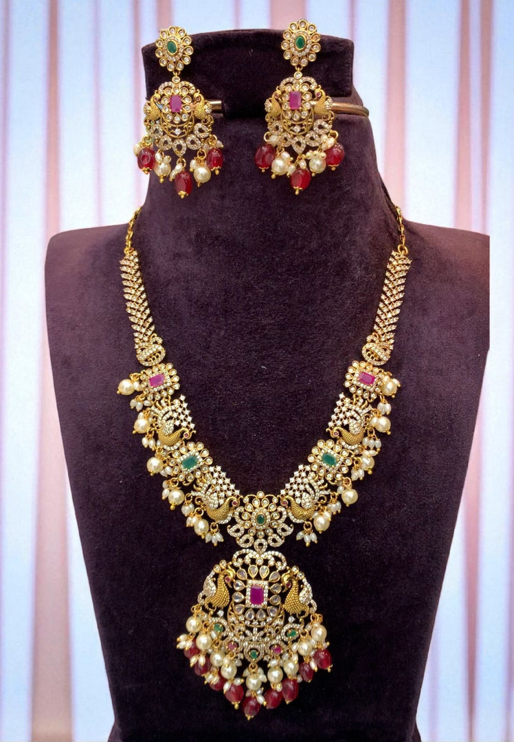 Traditional short necklace with ruby beads