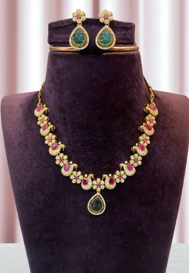 Beautiful short necklace with pink and green stone