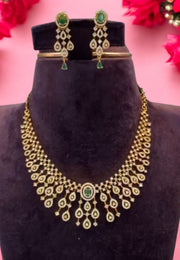 Beautiful short necklace with green stone