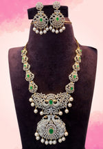 Load image into Gallery viewer, Gj polish short necklace with green stone
