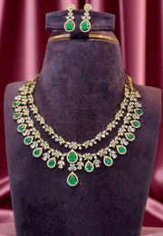 Beautiful gj polish short necklace with green stone