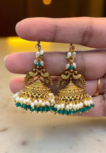 Load image into Gallery viewer, Traditional simple jumkhas with green beads
