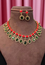 Load image into Gallery viewer, Beautiful short necklace with green stones
