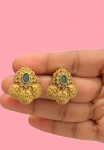 Load image into Gallery viewer, Beautiful studs
