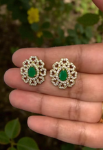 Load image into Gallery viewer, Beautiful studs with green stone