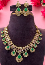 Load image into Gallery viewer, Stunning short necklace with mehndi Victorian polish and green stone
