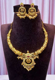 Beautiful short kanti necklace with nakshi finishing and without god Motive