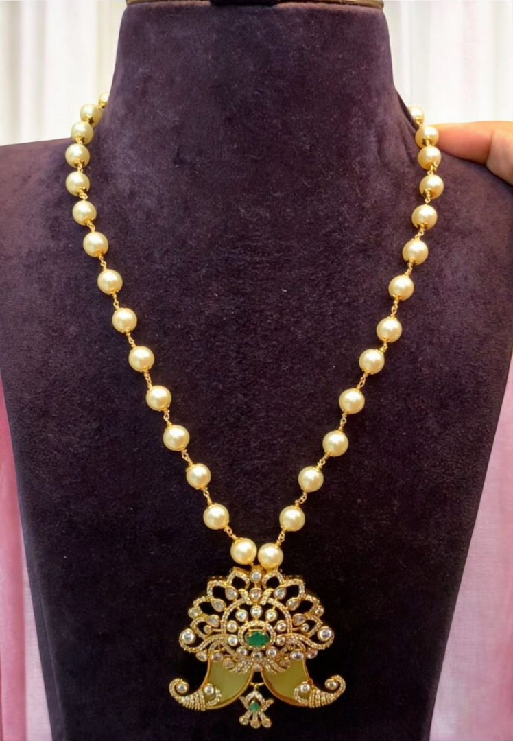 Beautiful tiger nail locket with pearls chain