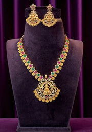 Beautiful short necklace with kasulu pink and green stone