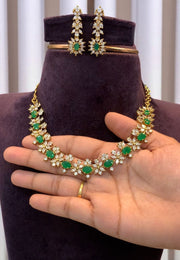 Beautiful short necklace with green stone and Victorian polish