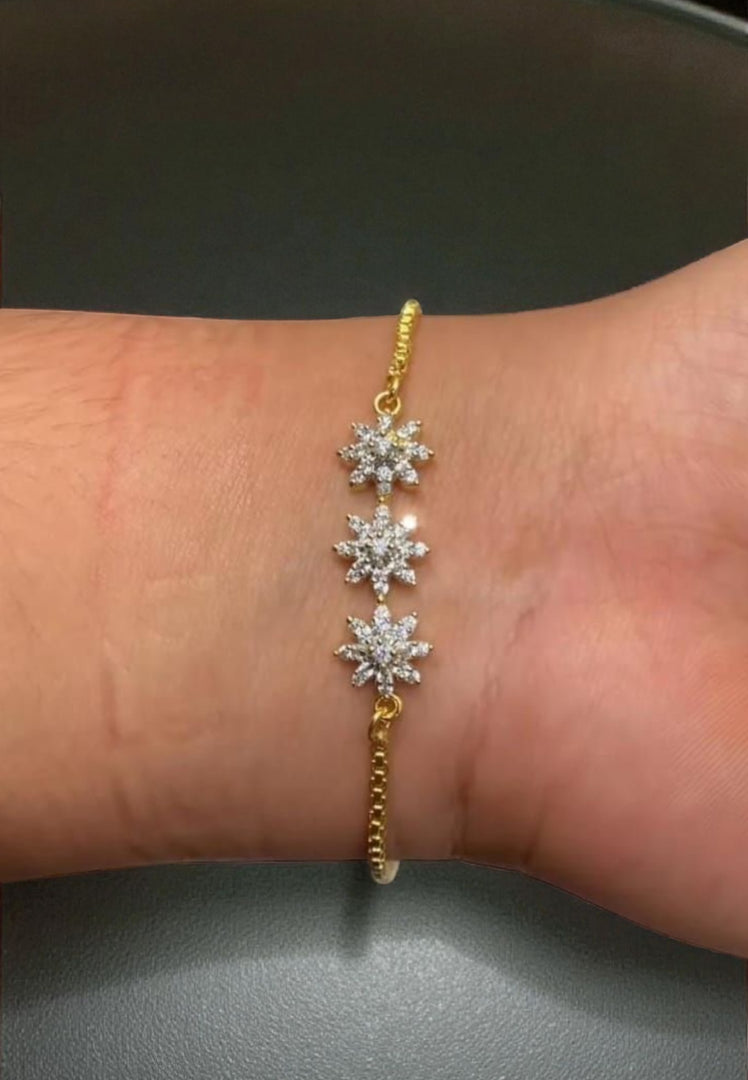 Beautiful bracelet with rose gold finishing