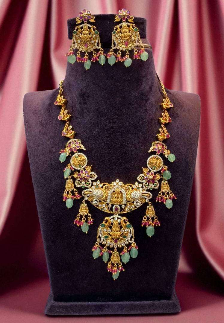 Beautiful short necklace with green and pink stones