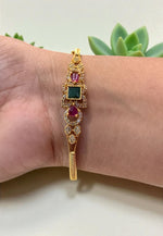 Load image into Gallery viewer, Beautiful bracelet with green and pink stone
