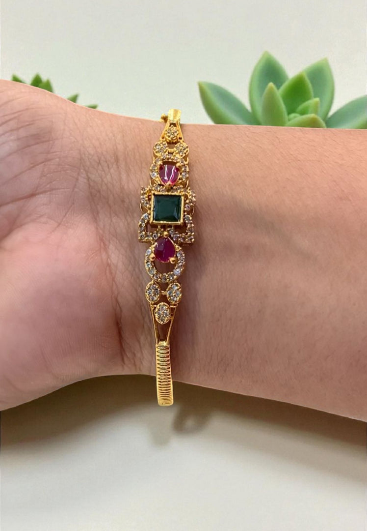 Beautiful bracelet with green and pink stone