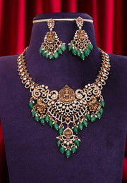 Beautiful short necklace with green beads and elephant designed