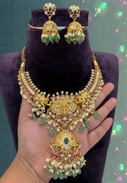 Beautiful short necklace with jadav kundan stone