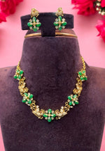 Load image into Gallery viewer, Simple short necklace with green stone and gold finishing
