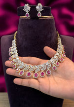 Load image into Gallery viewer, Beautiful victorian polish short necklace with green stone
