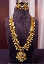 Load image into Gallery viewer, Traditional long guttapusalu haram with gold balls
