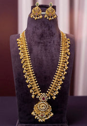 Traditional long guttapusalu haram with gold balls