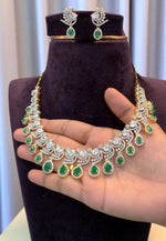 Load image into Gallery viewer, Beautiful victorian polish short necklace with green stone
