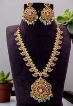 Load image into Gallery viewer, Beautiful short jadav kundan stone necklace without god Motive
