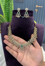 Load image into Gallery viewer, Beautiful short necklace with green stone