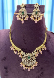 Beautiful kanti necklace with Victorian polish and light pink beads
