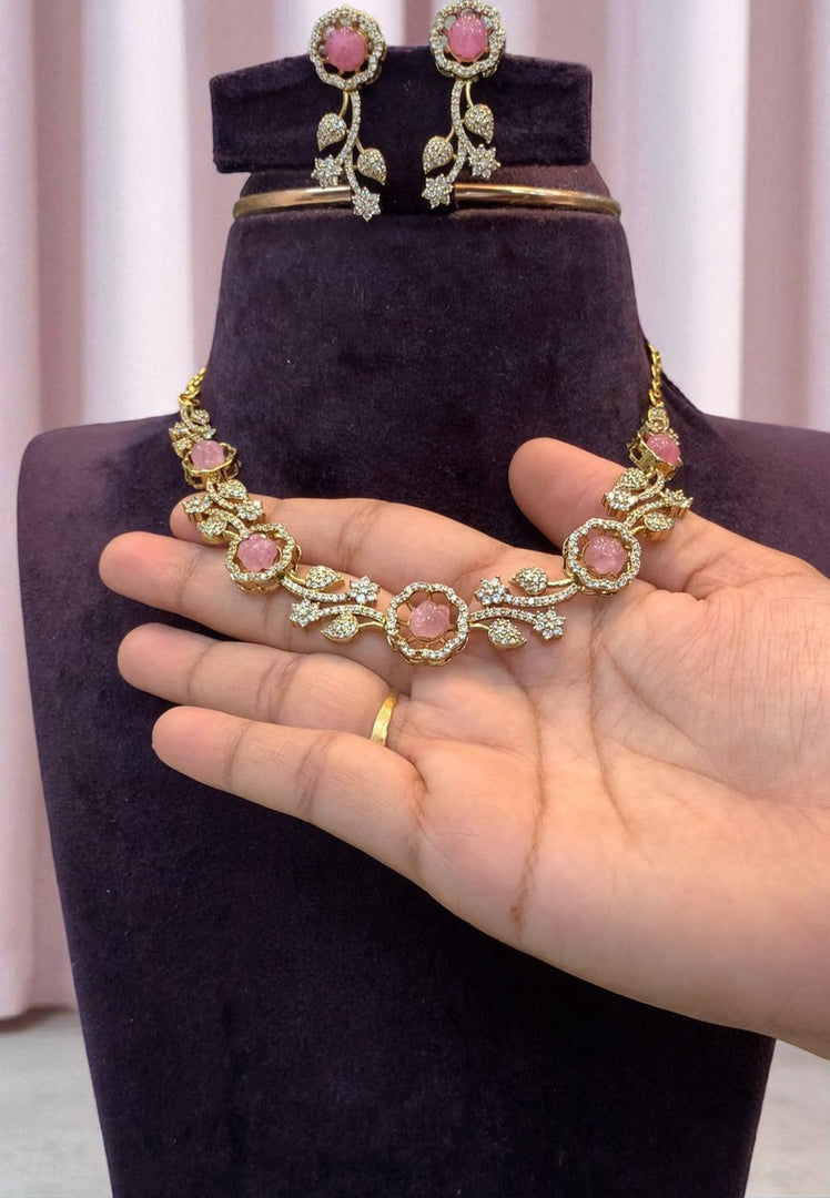 Beautiful short necklace with light pink stone