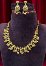 Load image into Gallery viewer, Traditional short necklace with mango design
