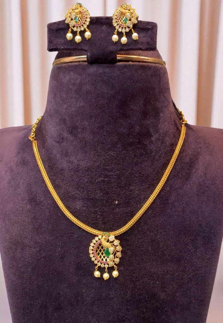 Beautiful short naan necklace with peacock design