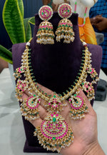 Load image into Gallery viewer, Traditional short jadav kundan stone necklace with green beads