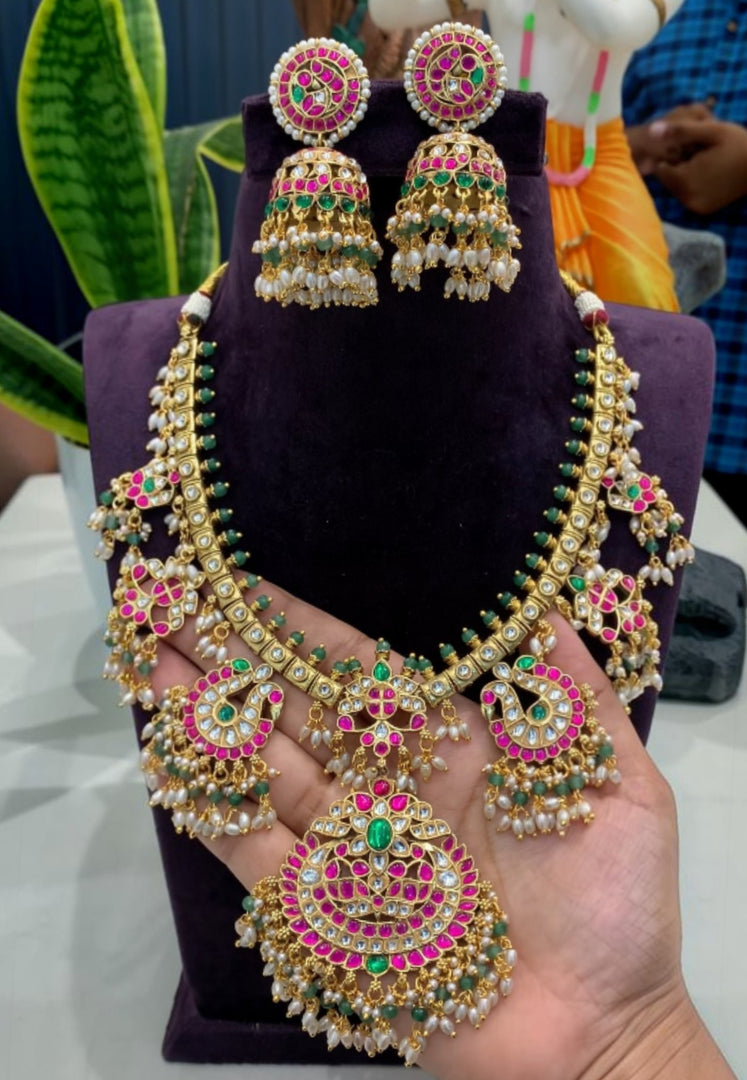 Traditional short jadav kundan stone necklace with green beads