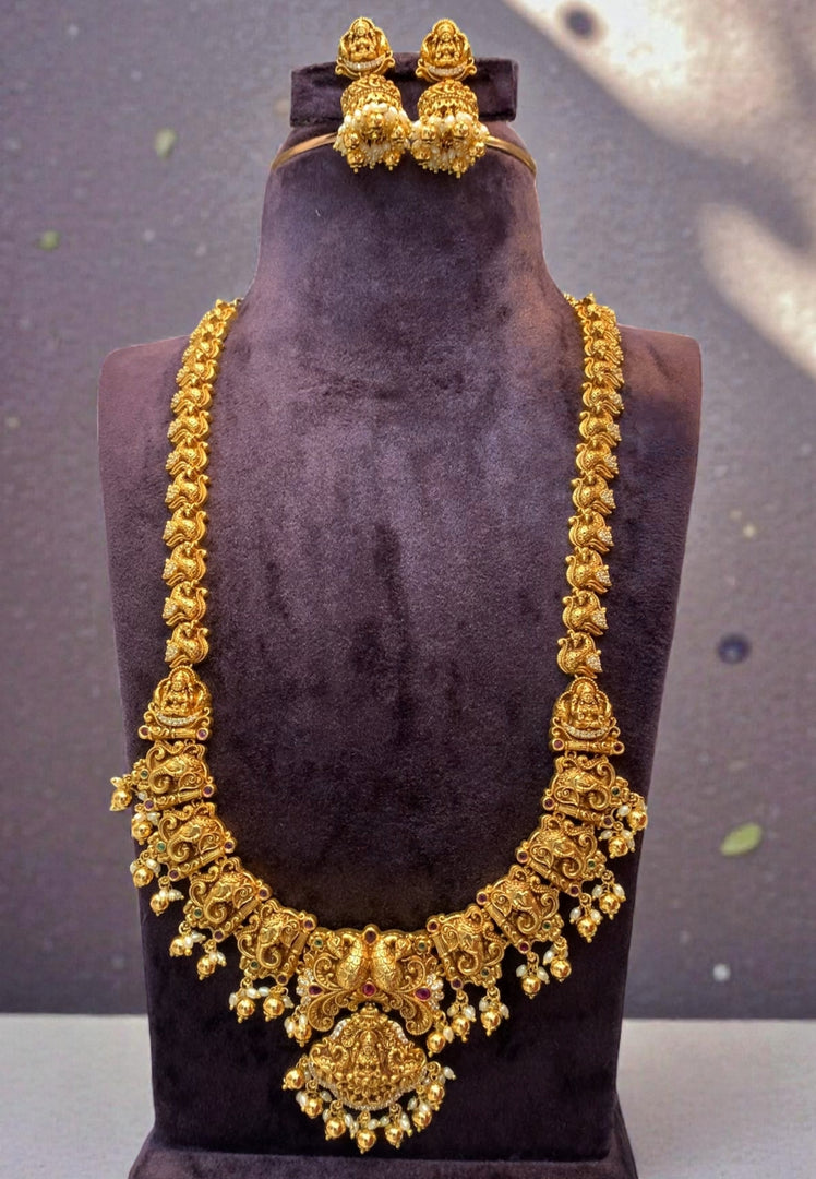 Traditional long haram with elephant designed without god Motive