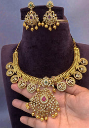 Beautiful short necklace with Jalebi pattern