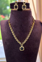 Load image into Gallery viewer, Beautiful short necklace with royal blue stone
