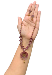 Beautiful flower shaped short necklace