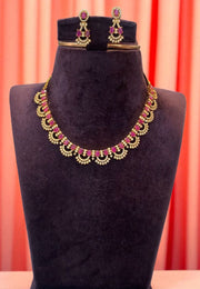Beautiful short necklace with pink stone