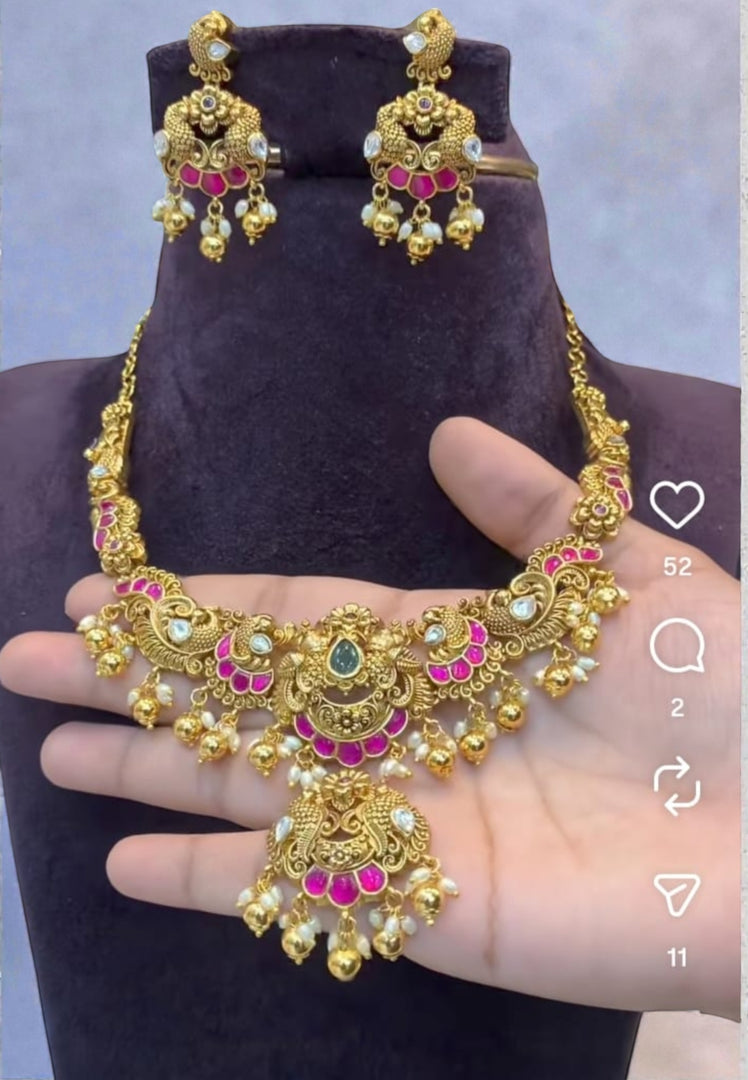 Beautiful short necklace with jadav kundan stone